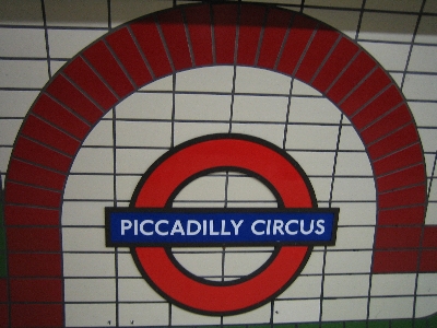 London - Tube - Piccadilly Circus